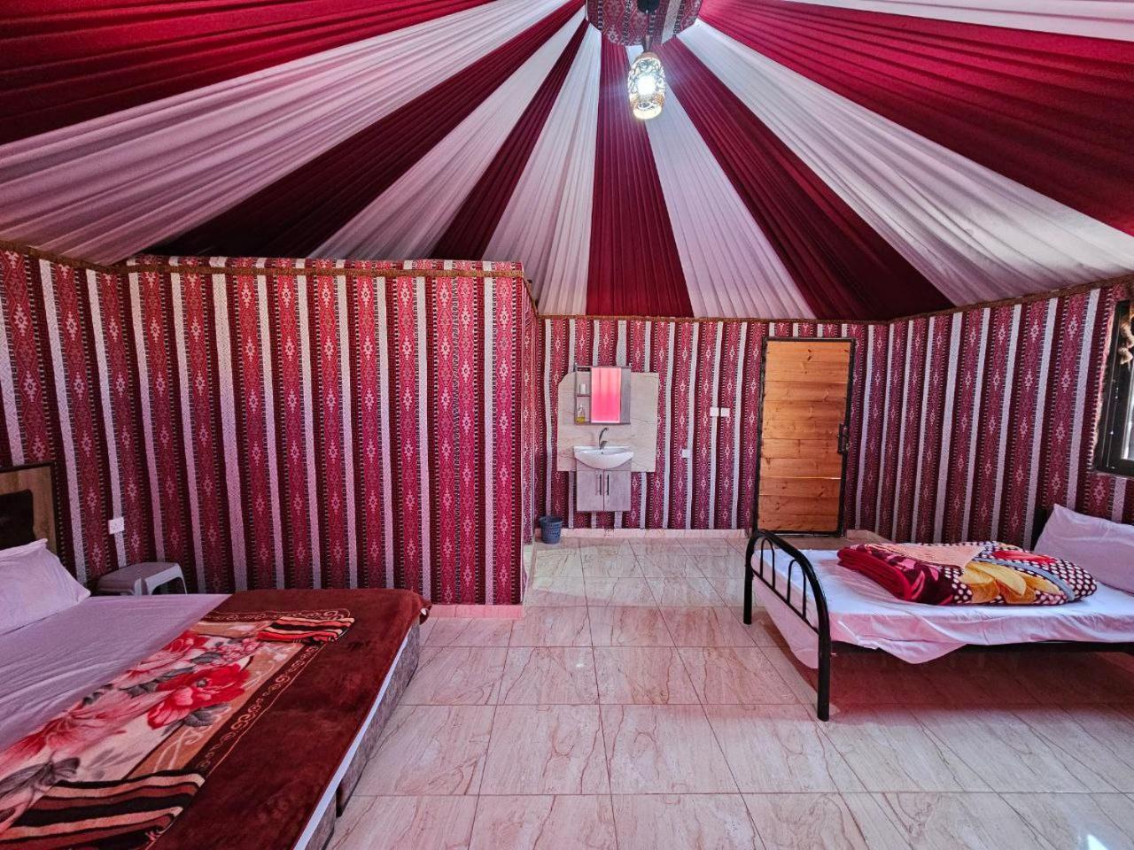 Beduin Star Trail Camp Panzió Rum vádi Kültér fotó