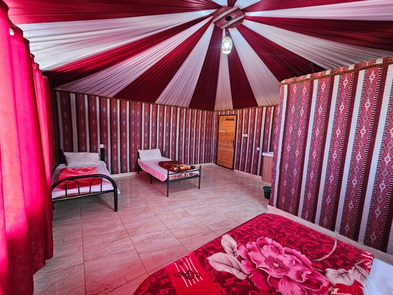 Beduin Star Trail Camp Panzió Rum vádi Kültér fotó