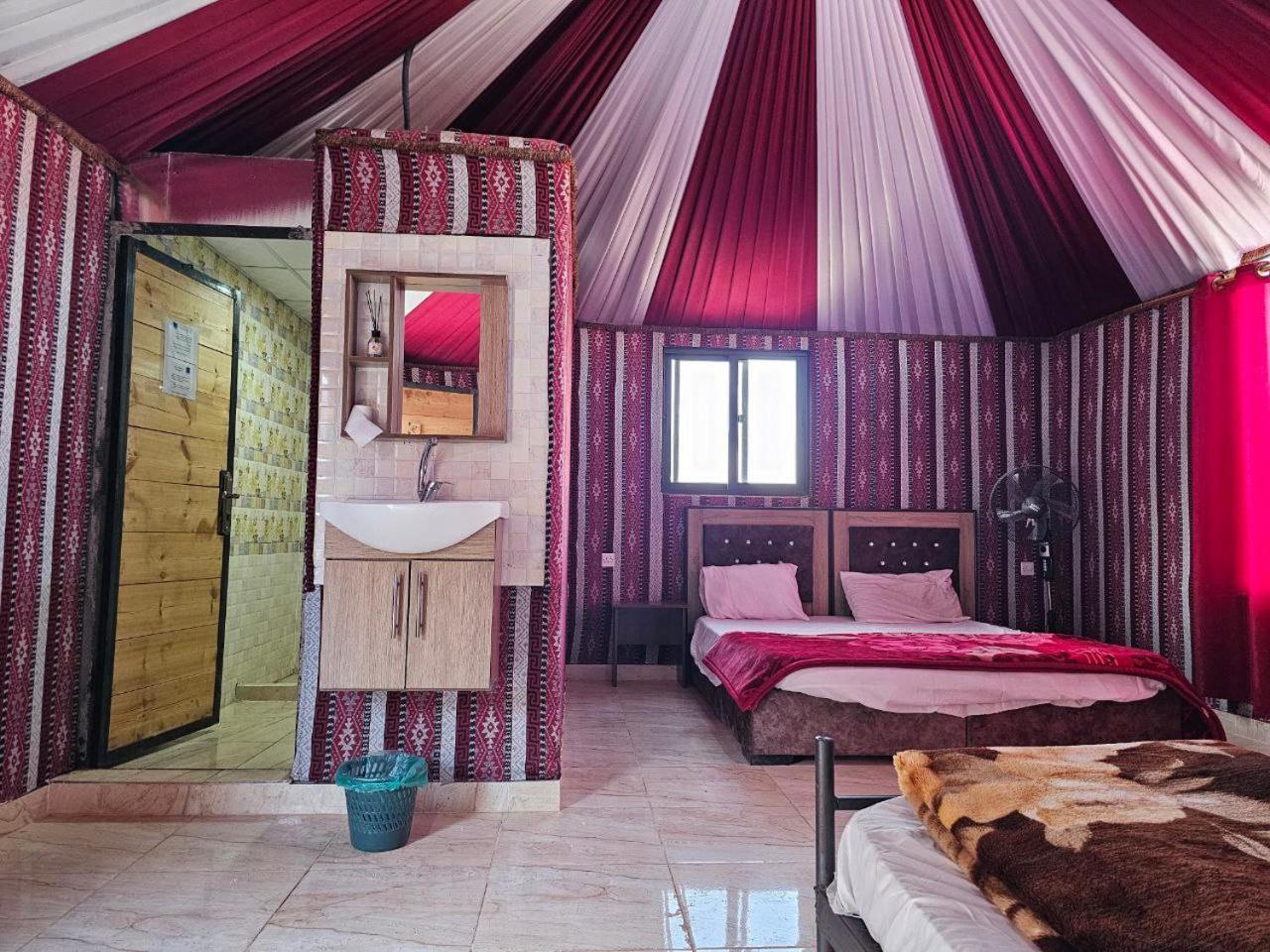 Beduin Star Trail Camp Panzió Rum vádi Kültér fotó