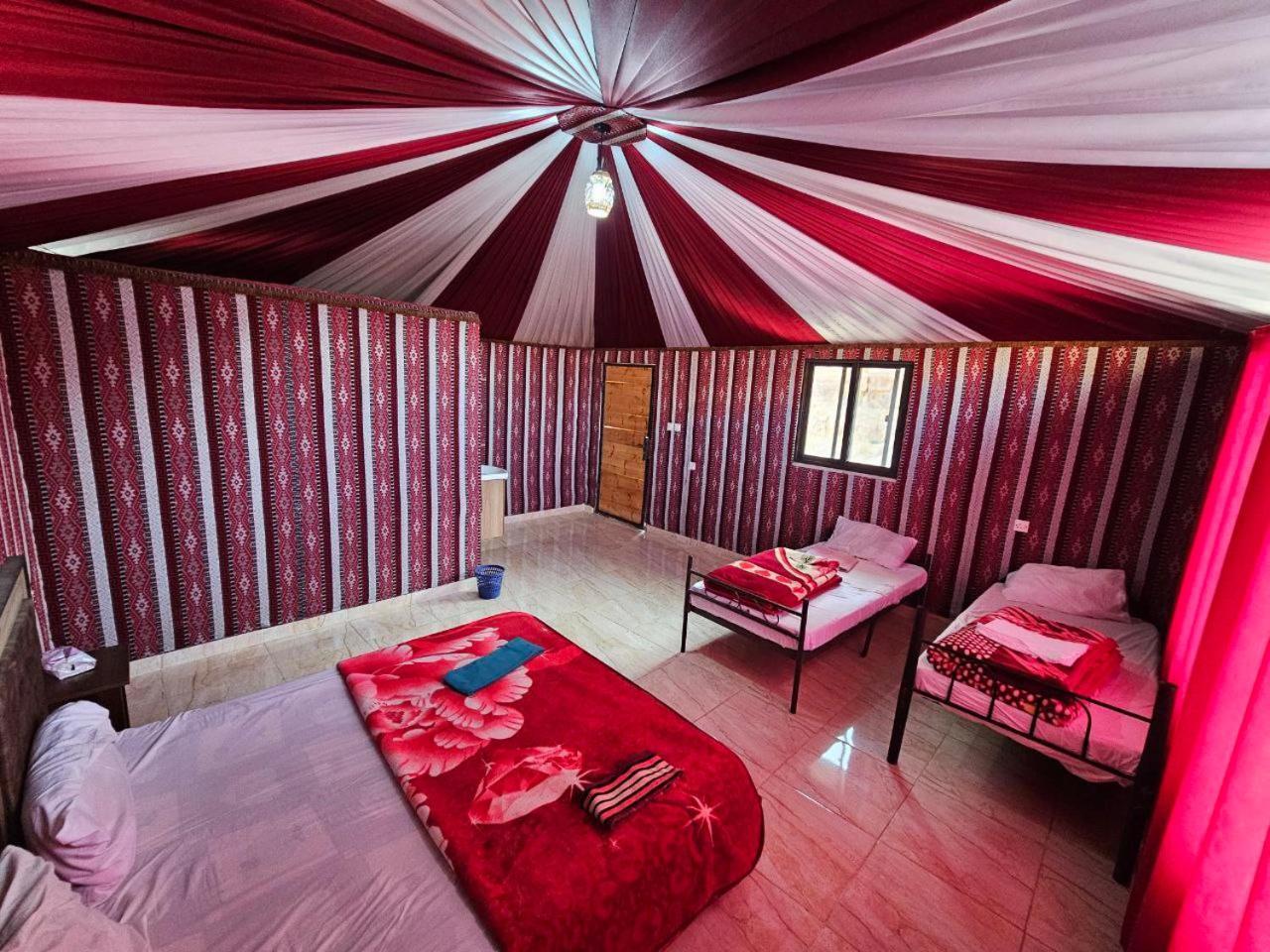 Beduin Star Trail Camp Panzió Rum vádi Kültér fotó