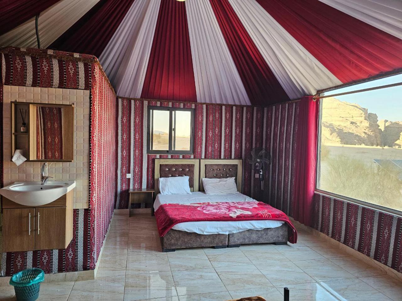 Beduin Star Trail Camp Panzió Rum vádi Kültér fotó