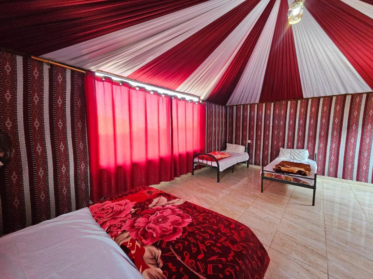 Beduin Star Trail Camp Panzió Rum vádi Kültér fotó