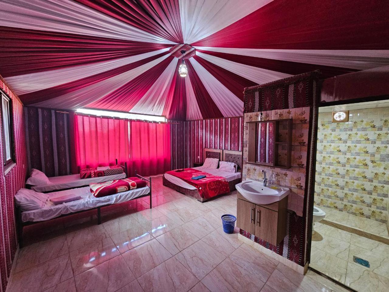 Beduin Star Trail Camp Panzió Rum vádi Kültér fotó