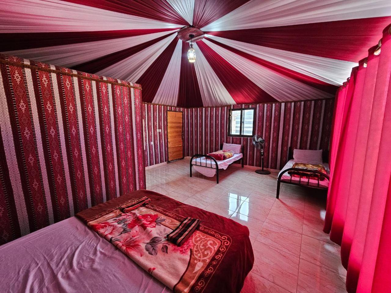 Beduin Star Trail Camp Panzió Rum vádi Kültér fotó