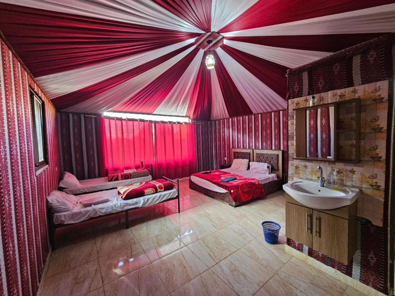 Beduin Star Trail Camp Panzió Rum vádi Kültér fotó