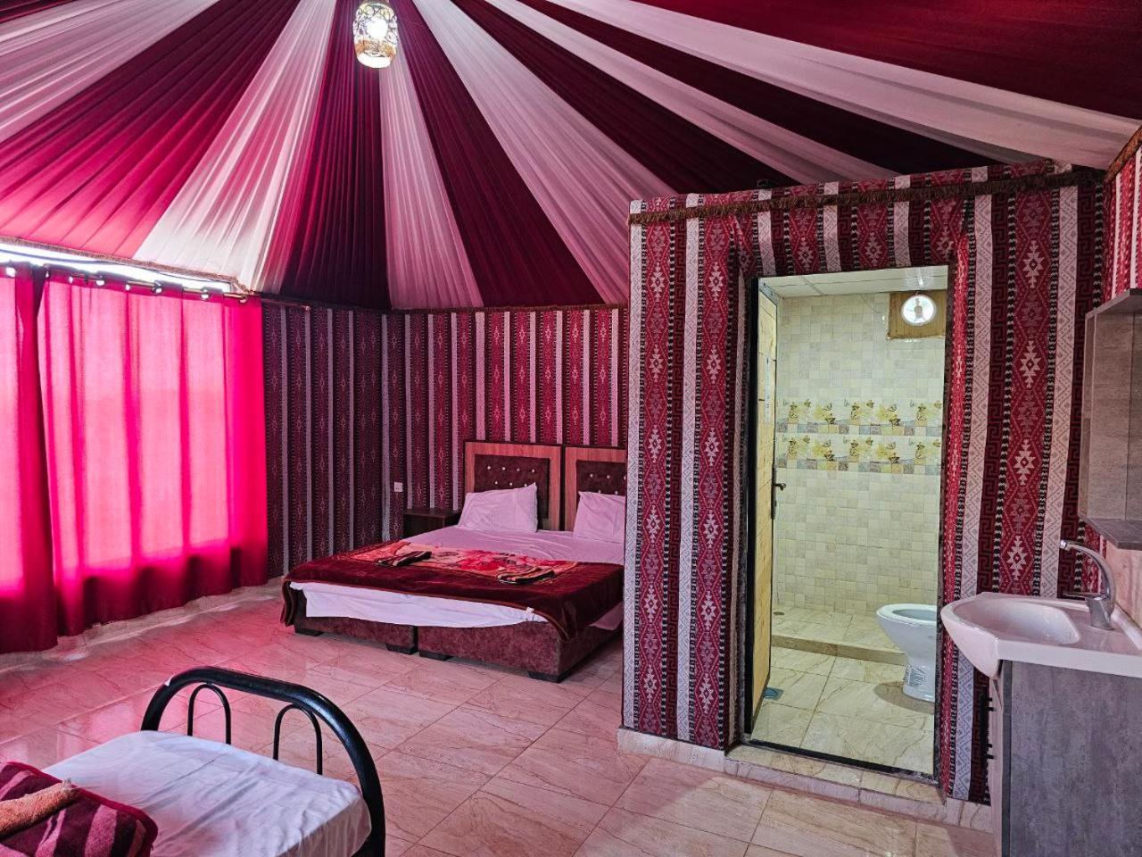 Beduin Star Trail Camp Panzió Rum vádi Kültér fotó